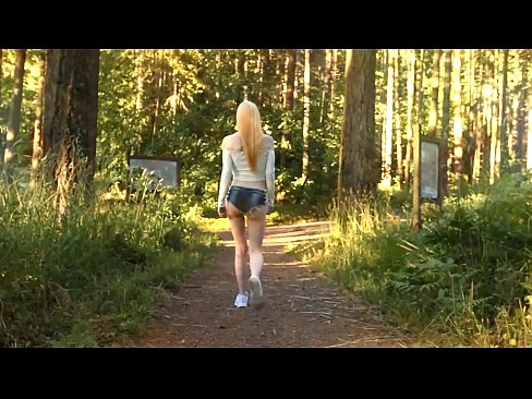 ❤️ Schéin Fra beweegt sech lues, net plakeg Video ️❌ Pornovideo bei eis ❌️