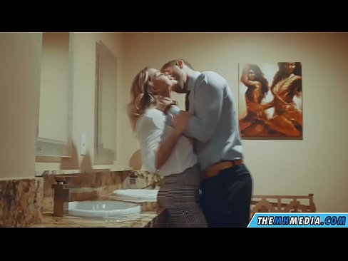 ❤️ Wann eng Busty Blond Iech an engem ëffentlechen Toilette verféiert ️❌ Pornovideo bei eis ❌️